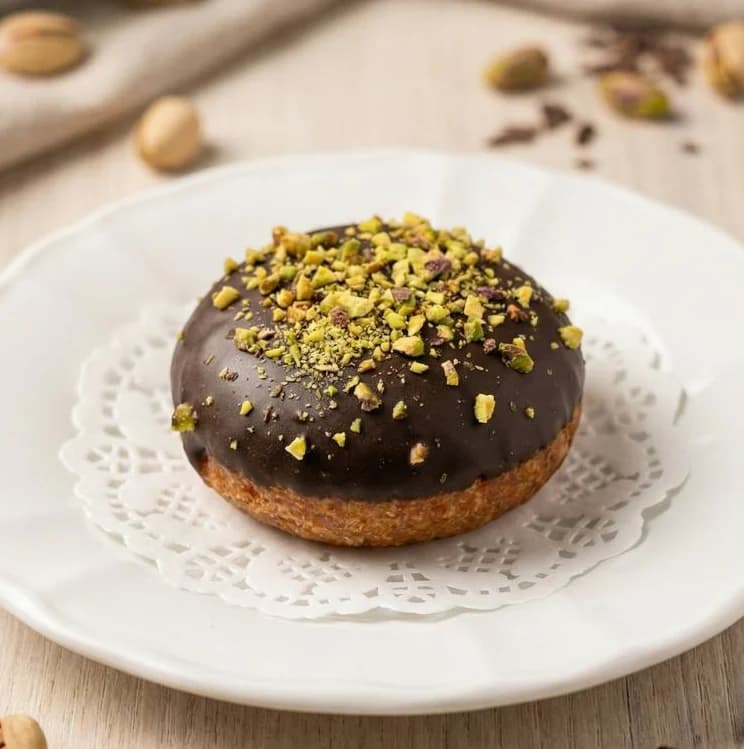 Boks pączków: Czekoladowa Pistacja Premium